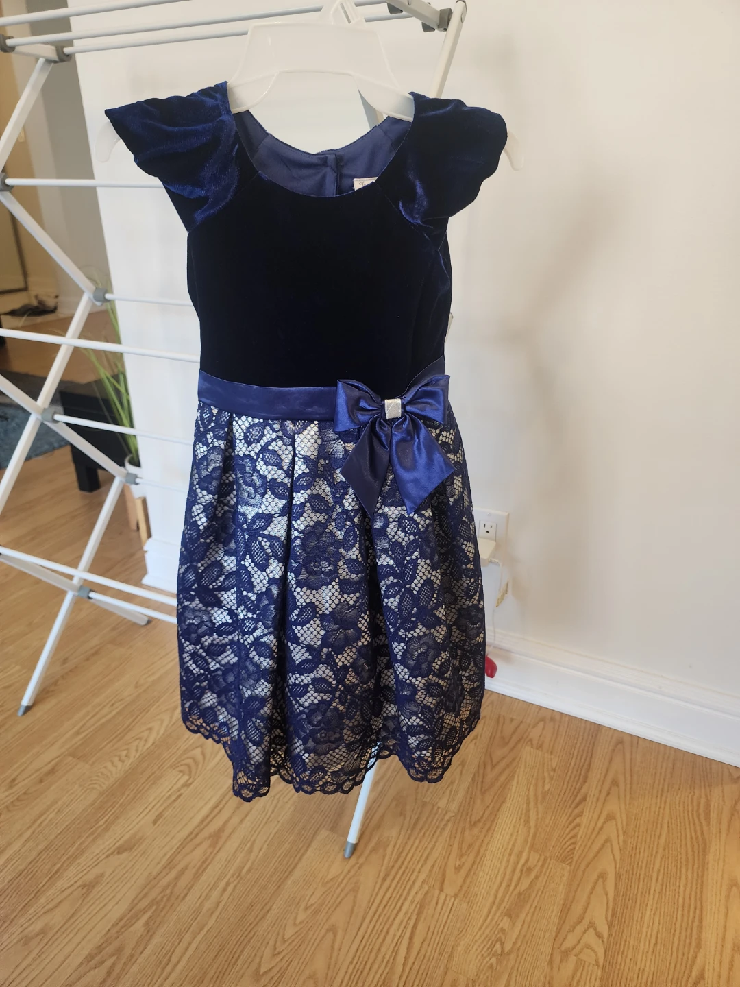 Girls' Blue Velvet & Lace Dress - photo 2