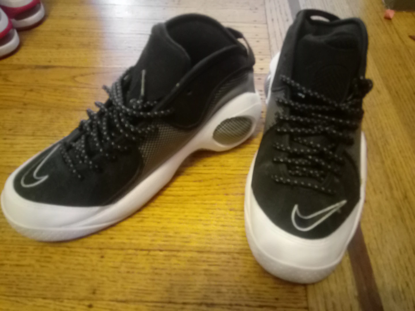Men's size 8 Nikes
