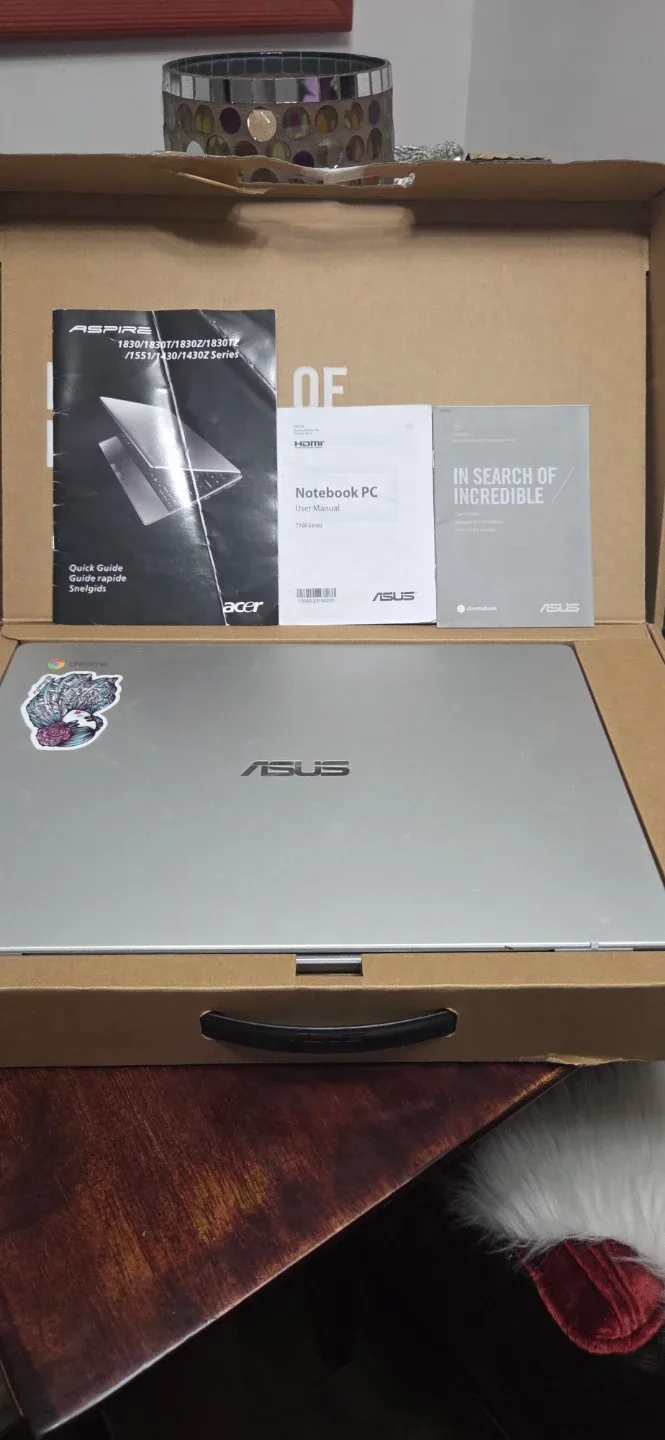 Asus Chromebook - Like New!
