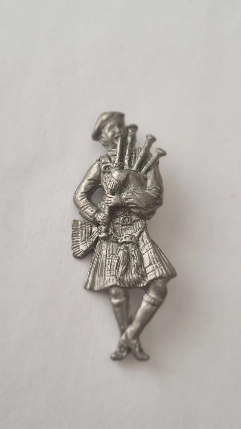Vintage Scottish Bagpiper Brooch 1990 Nova Scotia - photo 2