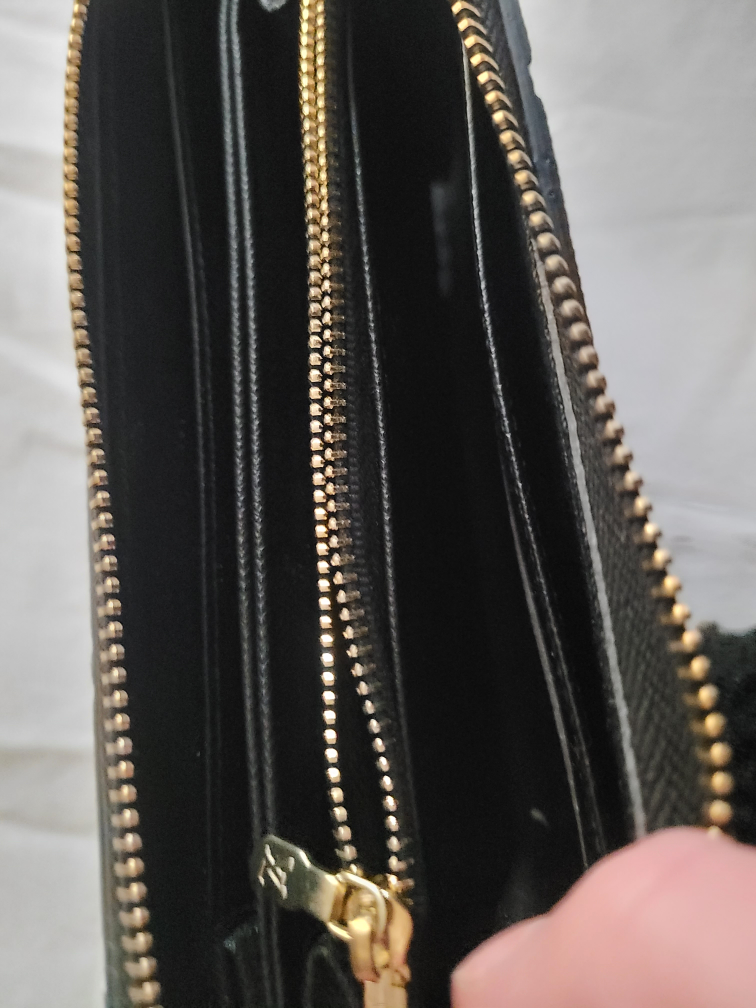 Louis Vuitton Black Leather Wallet - photo 2