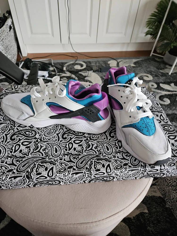 Nike Huarache White/Teal/Purple Sneakers - photo 2