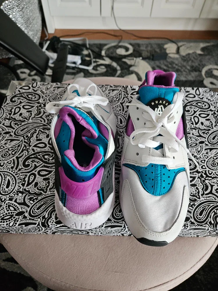 Nike Huarache White/Teal/Purple Sneakers image indicator(3)