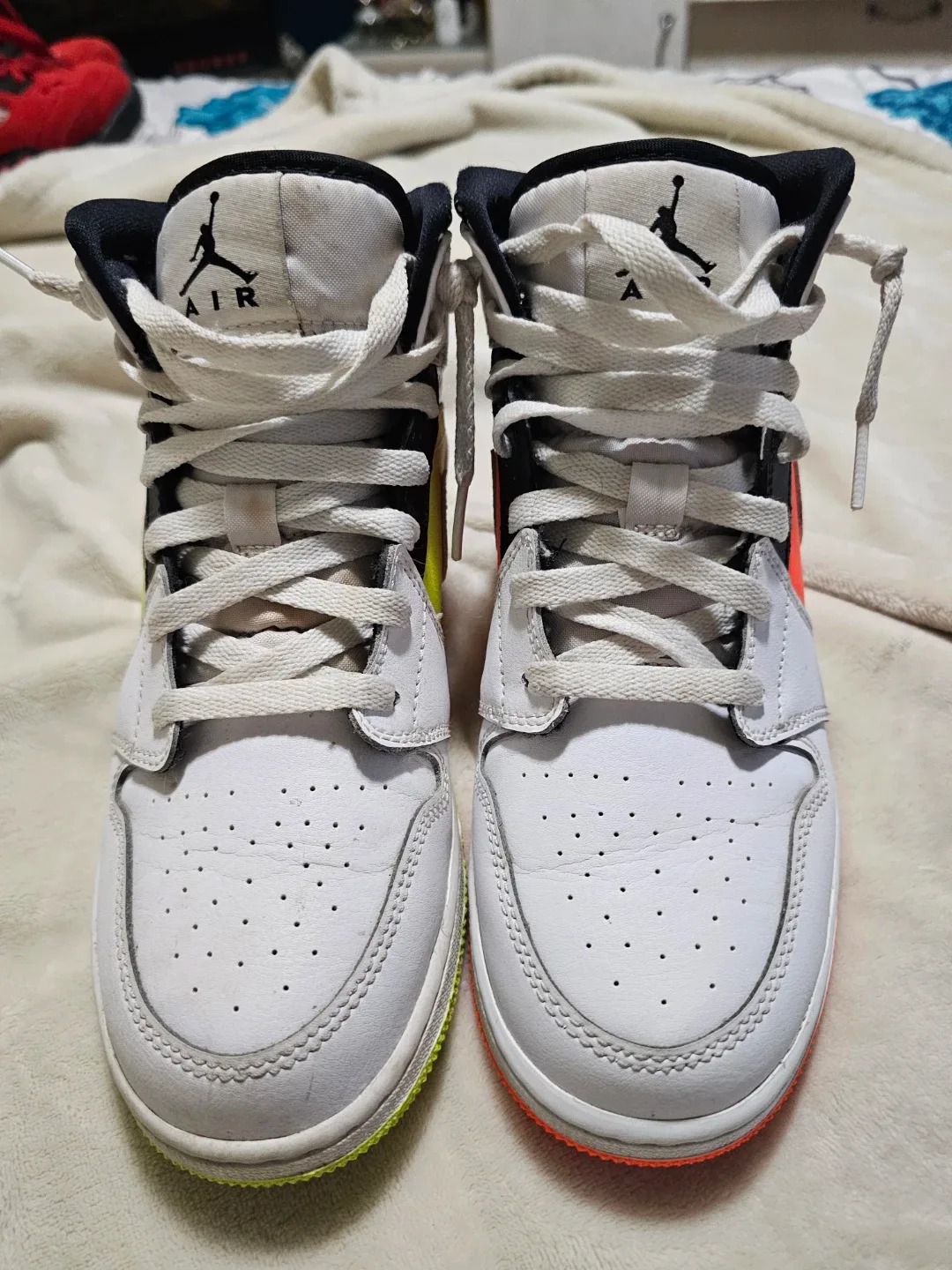 Air Jordan 1 Mid Notebook GS image indicator(3)