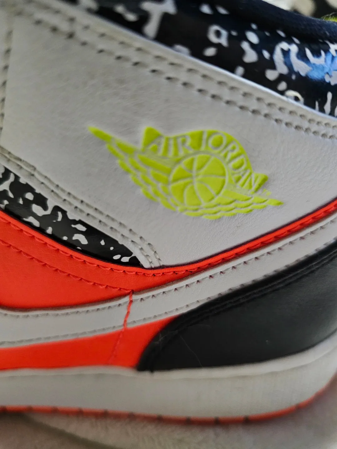 Air Jordan 1 Mid Notebook GS image indicator(7)