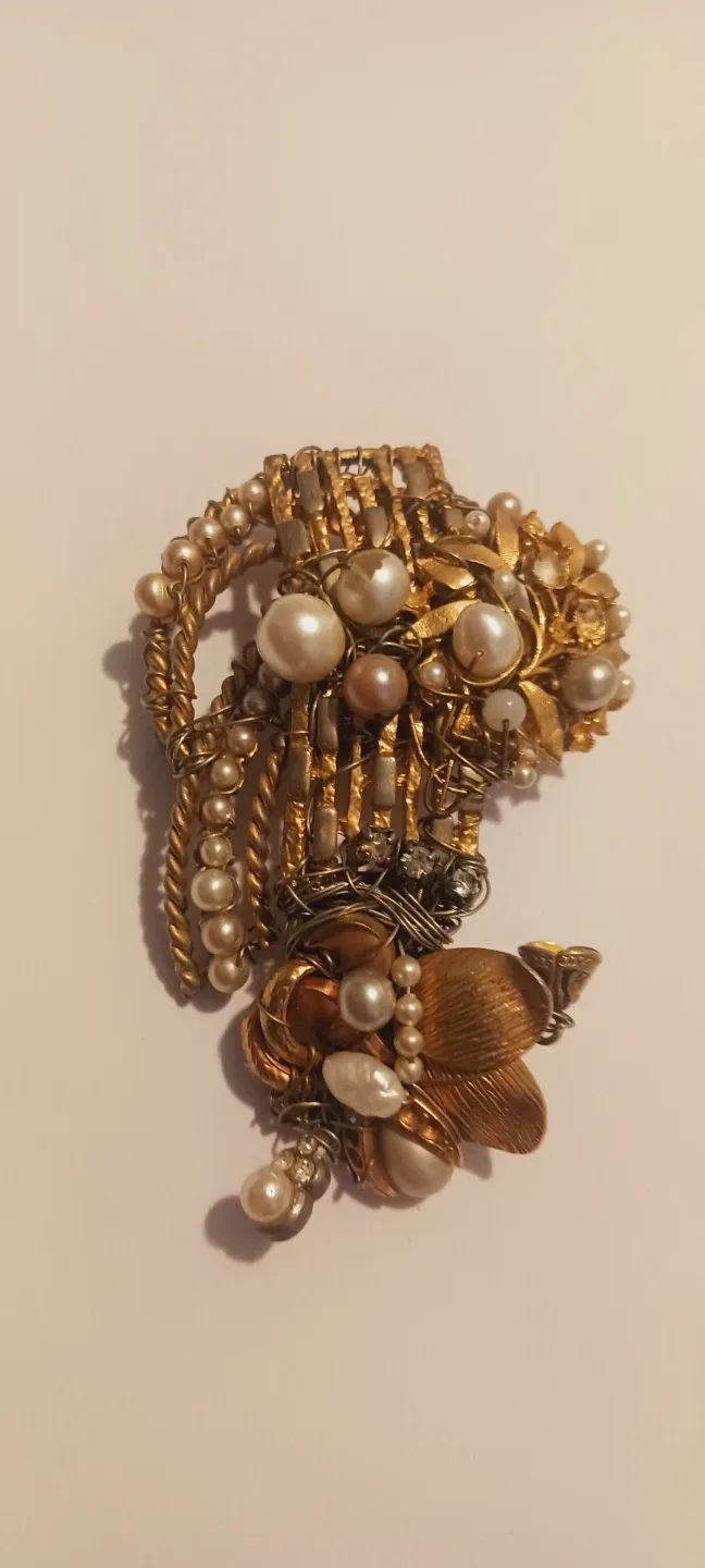 Gorgeous Signed Old Vintage Pearl Brooch image indicator(2)