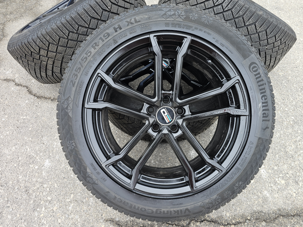 VOLVO XC60 WINTER TIRES ON ALLOY RIMS 235/55 R19