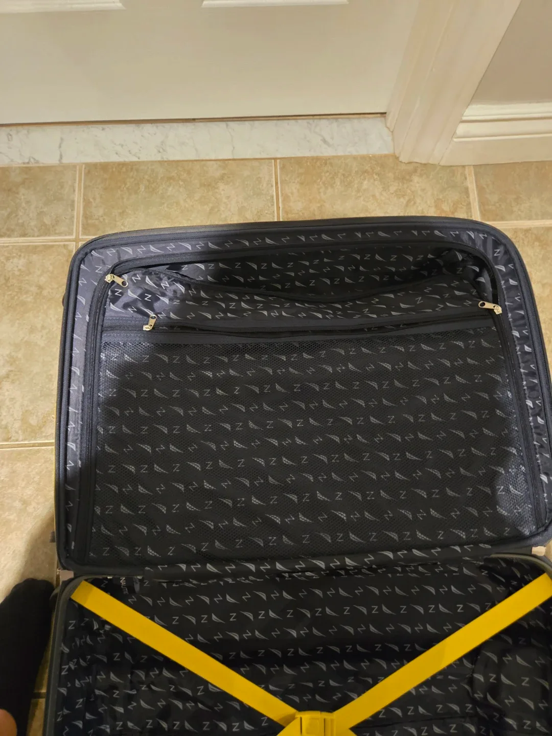 Nautica Yellow 24" Expandable Suitcase image indicator(4)