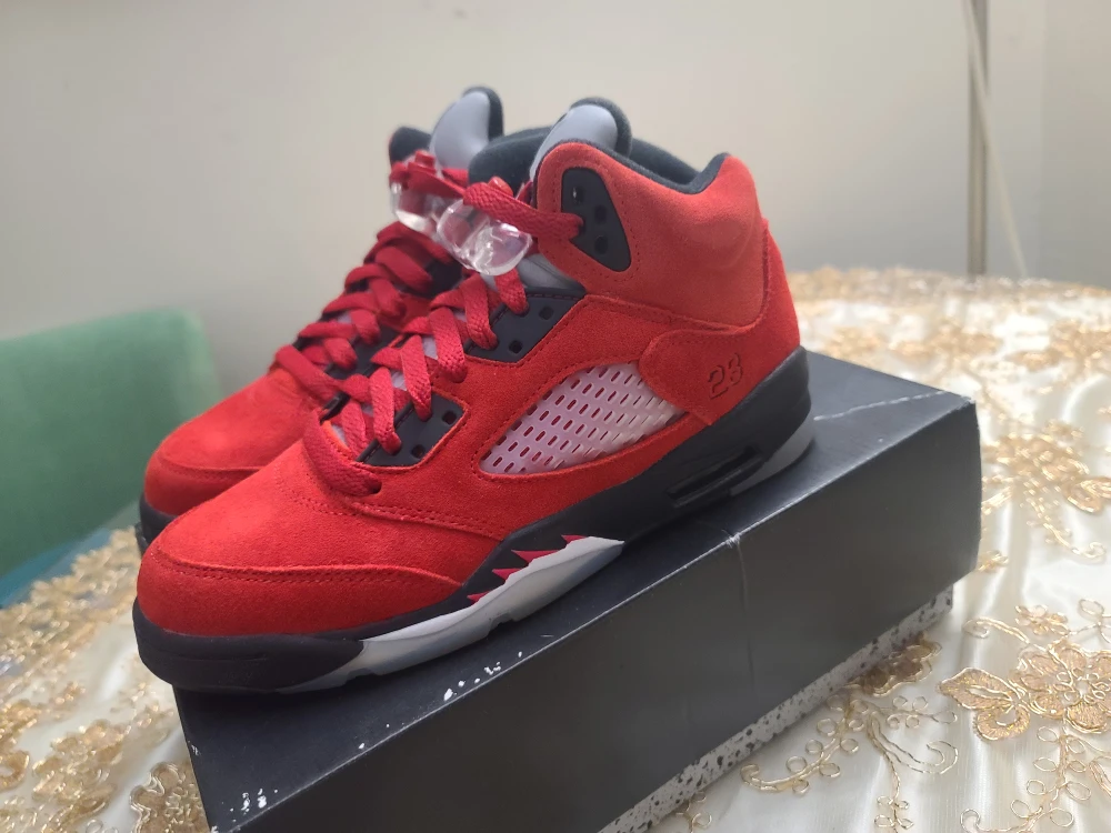 Air Jordan 5 Retro (GS) Varsity Red - Size 5Y and a size 4.5 - photo 2