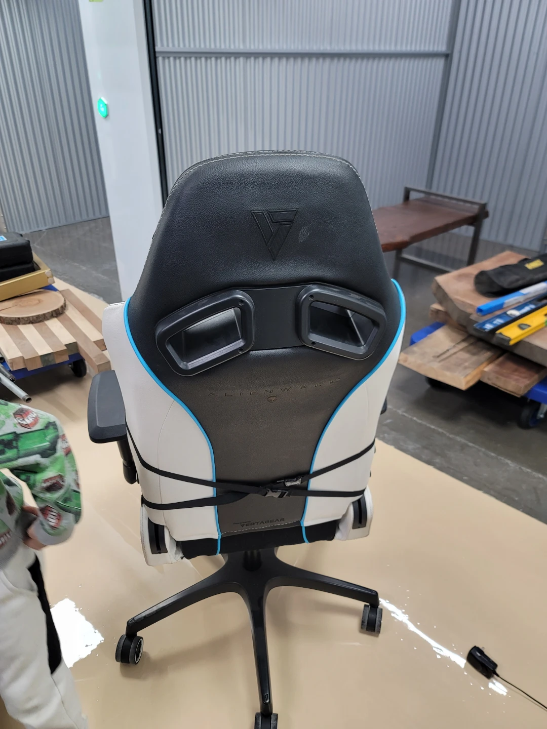 Alienware Gaming Chair - Black, White, Blue - photo 2