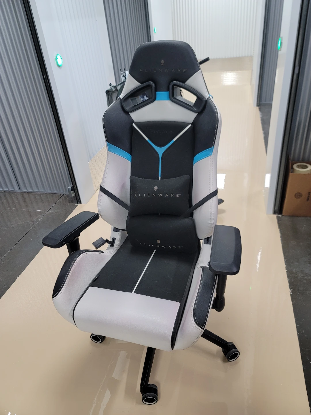 Alienware Gaming Chair - Black, White, Blue - photo 3