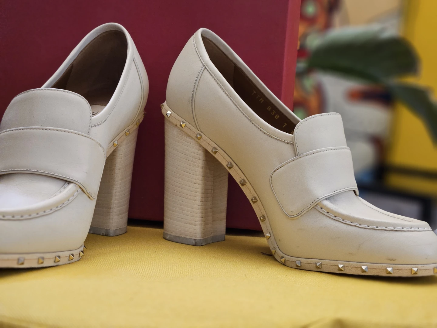 Valentino Garavani Cream Leather Heels - photo 2