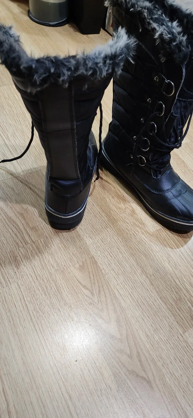 Canadiana Black Winter Boots image indicator(4)