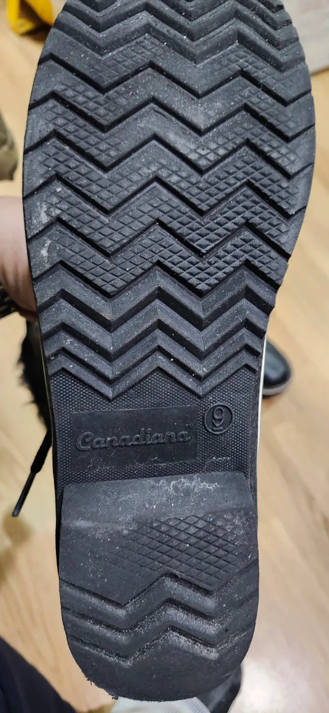 Canadiana Black Winter Boots image indicator(7)