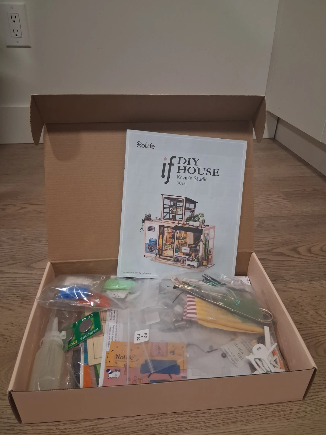 Rolife DIY House Kevin's Studio DG13 - New in Box! - photo 2