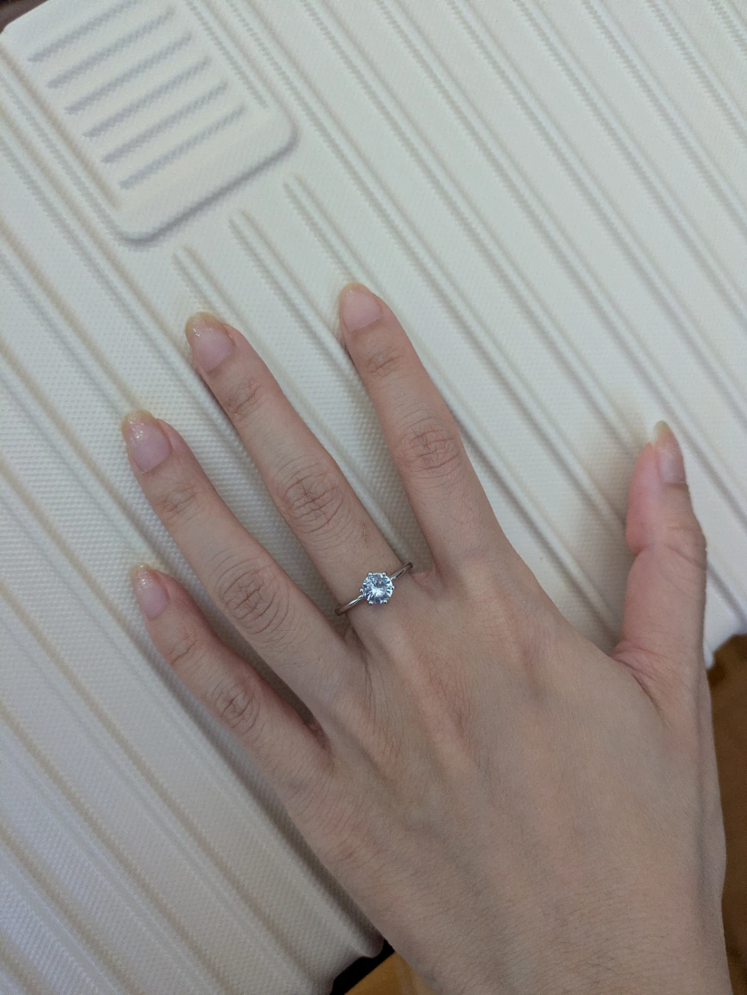 Beautiful s925 sterling silver solitaire (size 5)