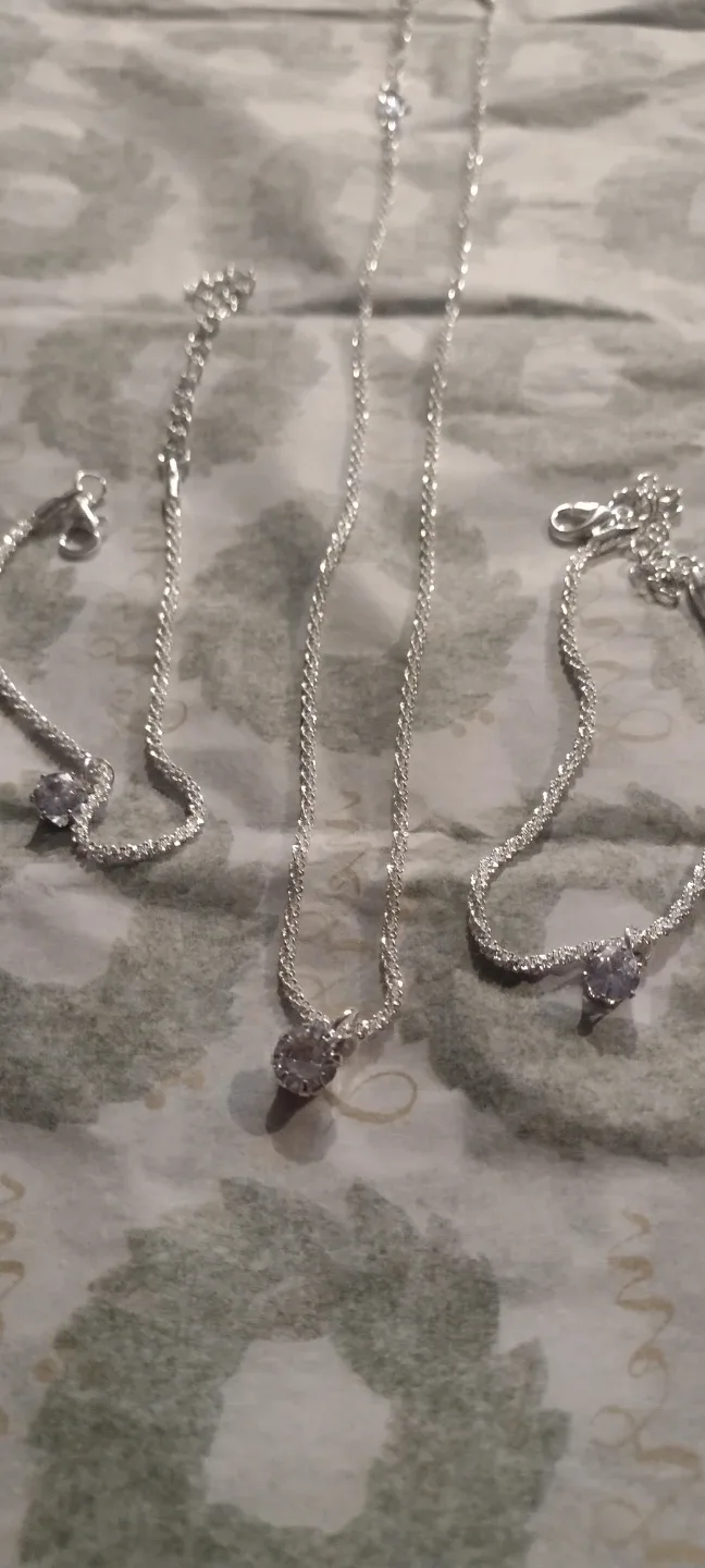 Necklace and bracelet set