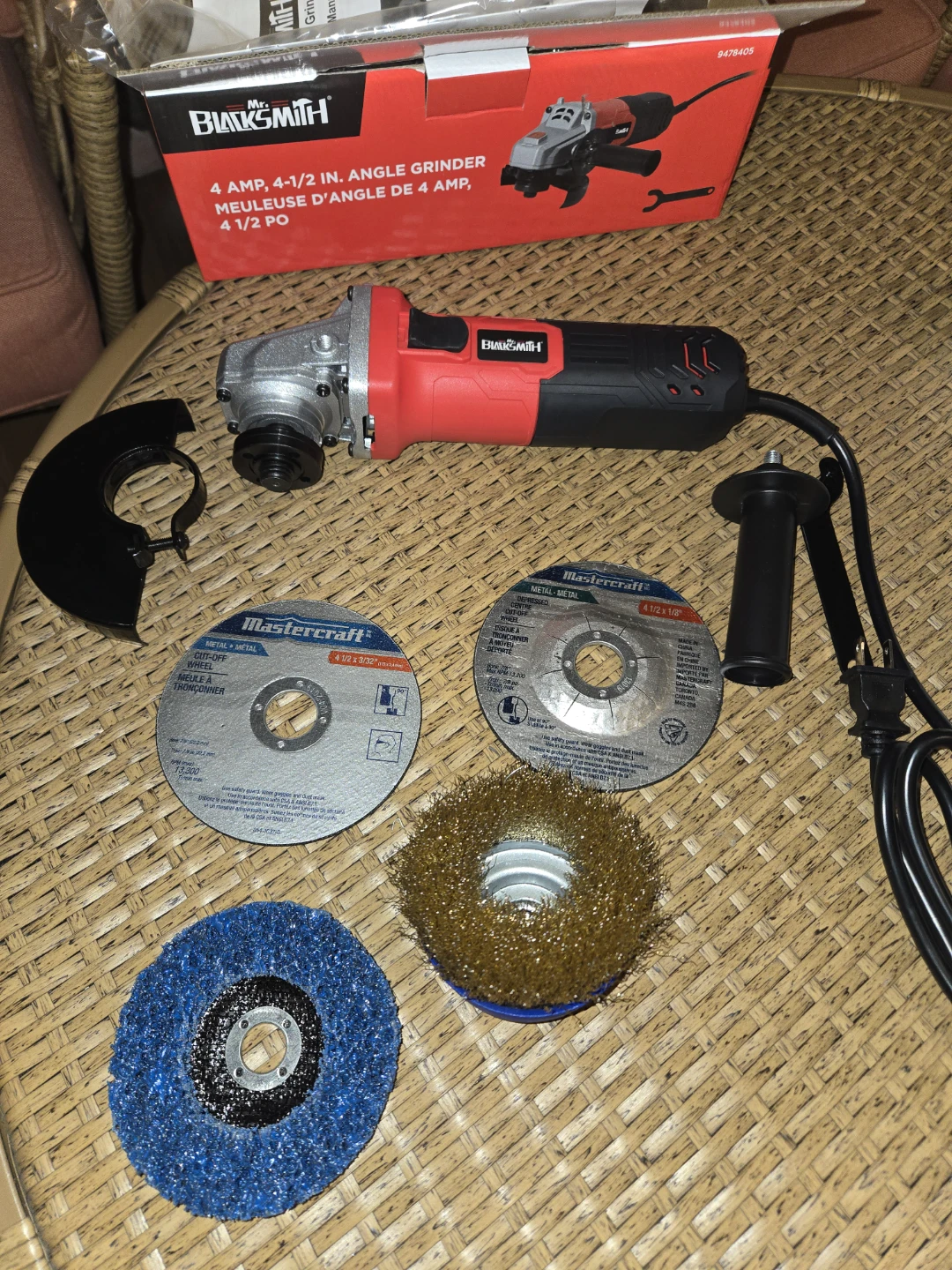 Blacksmith 4 AMP Angle Grinder w/ Discs - photo 3