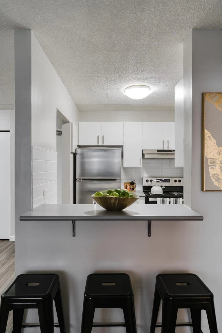 Rent for 2 beds apartment downtown