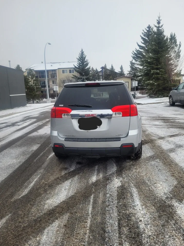 Silver GMC Terrain SUV image indicator(8)