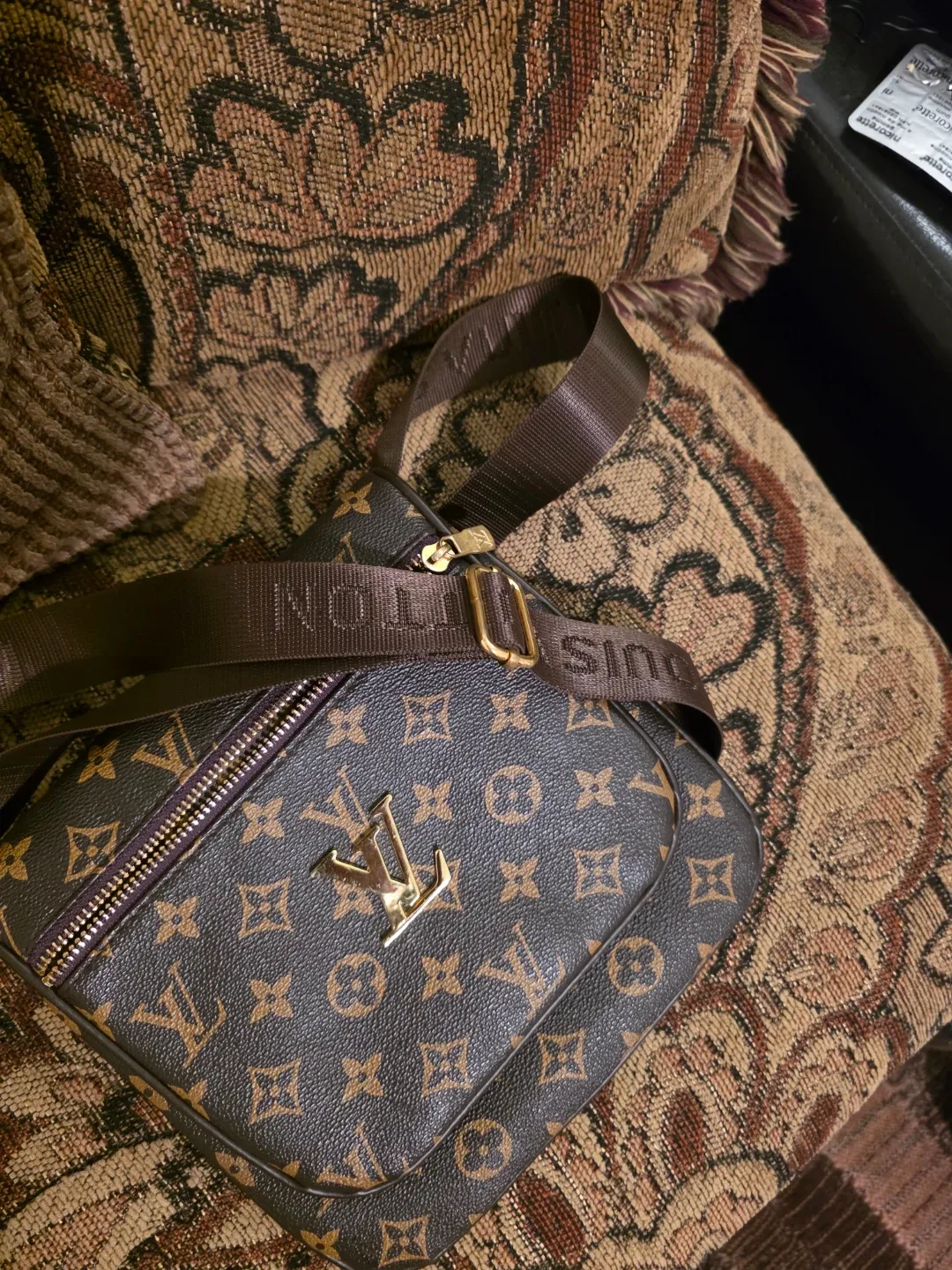 Louis Vuitton Avenue Sling Bag