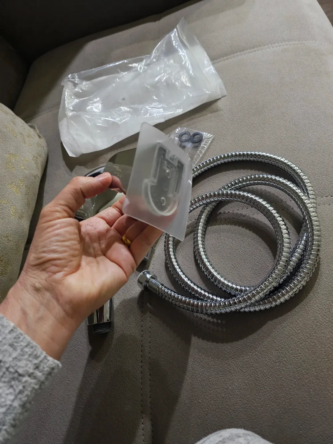 Shower Head with Hose and Mount image indicator(8)