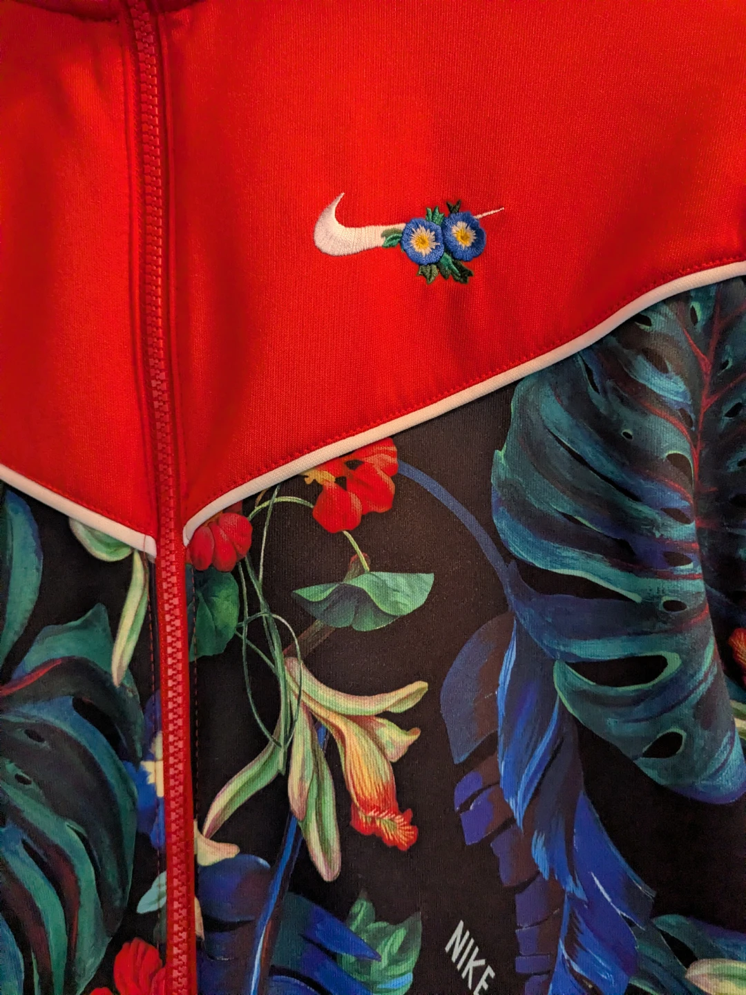 Nike Women’s Floral Track Jacket – Red & Tropical Print Zip-Up - photo 2
