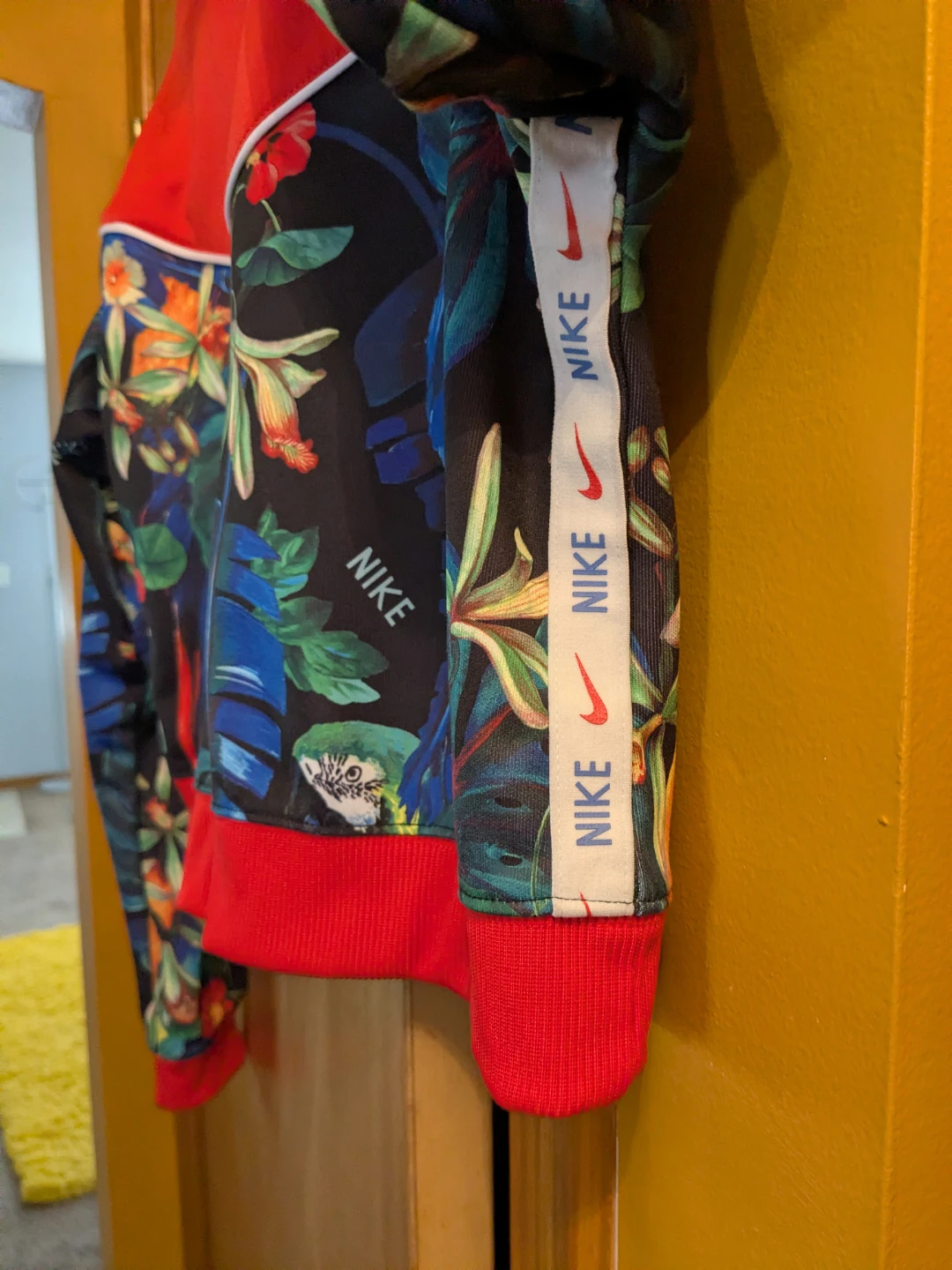 Nike Women’s Floral Track Jacket – Red & Tropical Print Zip-Up - photo 4