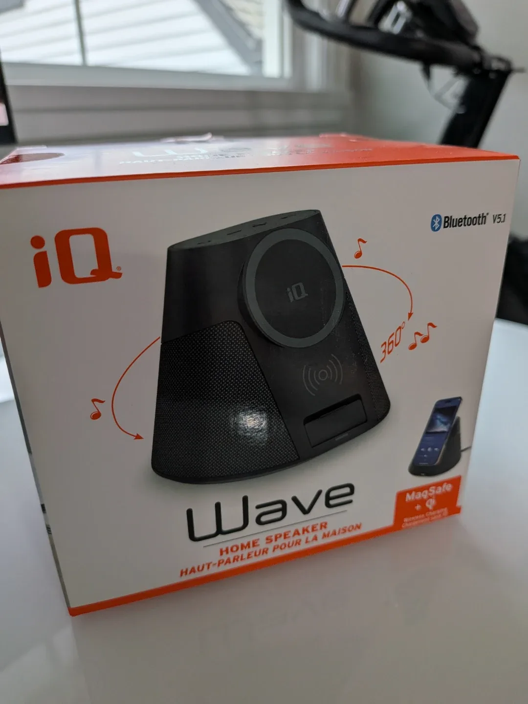 iQ Wave Bluetooth Speaker with MagSafe