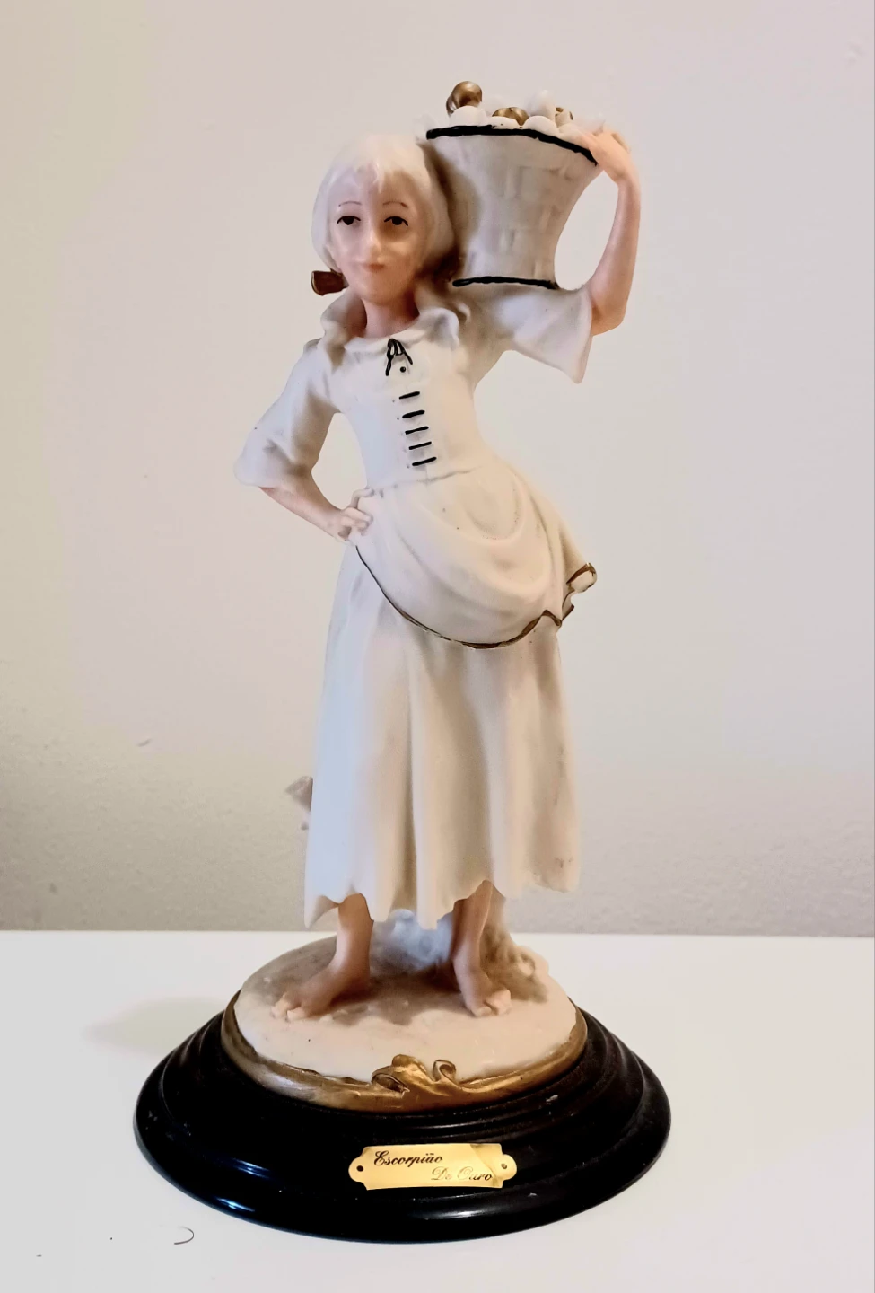 Unique Escaprine Le Carro Statue