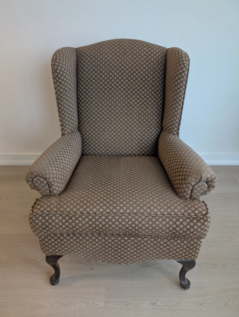 Cozy & Comfortable Wingback Armchair - photo 2