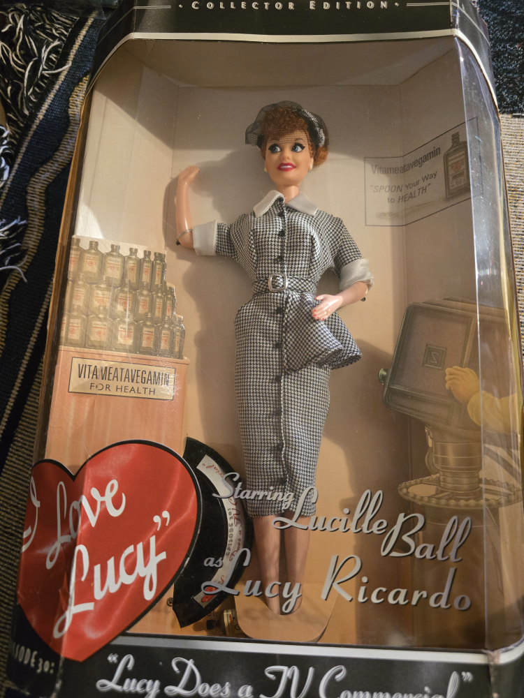 Mattel I Love Lucy Doll - Lucy Does a TV Commercial - photo 2