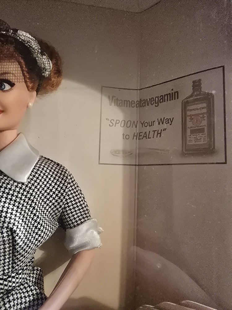 Mattel I Love Lucy Doll - Lucy Does a TV Commercial - photo 5