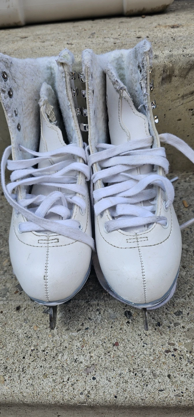 White Figure Skates - Ultima Mark I Blades