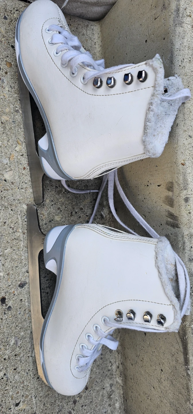 White Figure Skates - Ultima Mark I Blades - photo 3