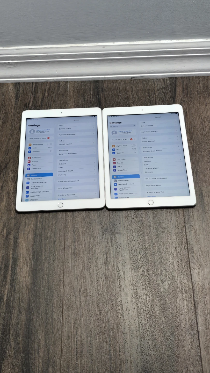 (Bundle of 2) 128GB Apple ipad (6th gen) 9.7" Silver (wifi) - photo 2