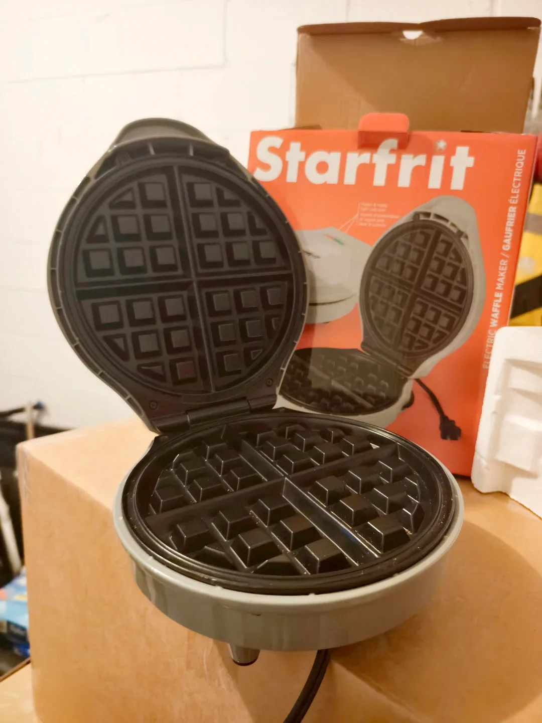 Starfrit Electric Waffle Maker image indicator(2)