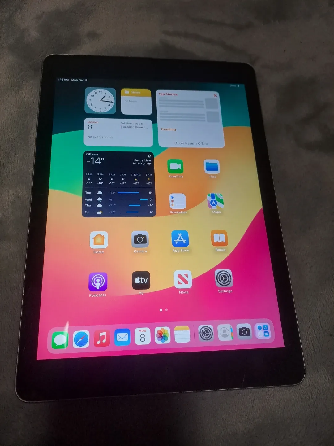 Ipad 6 32GB with Wifi and Data fully working