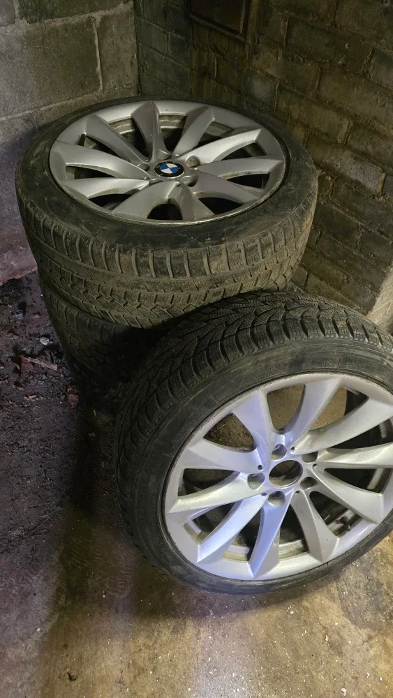 BMW Alloy Wheels & Winter Tires - 225/45R18 image indicator(3)