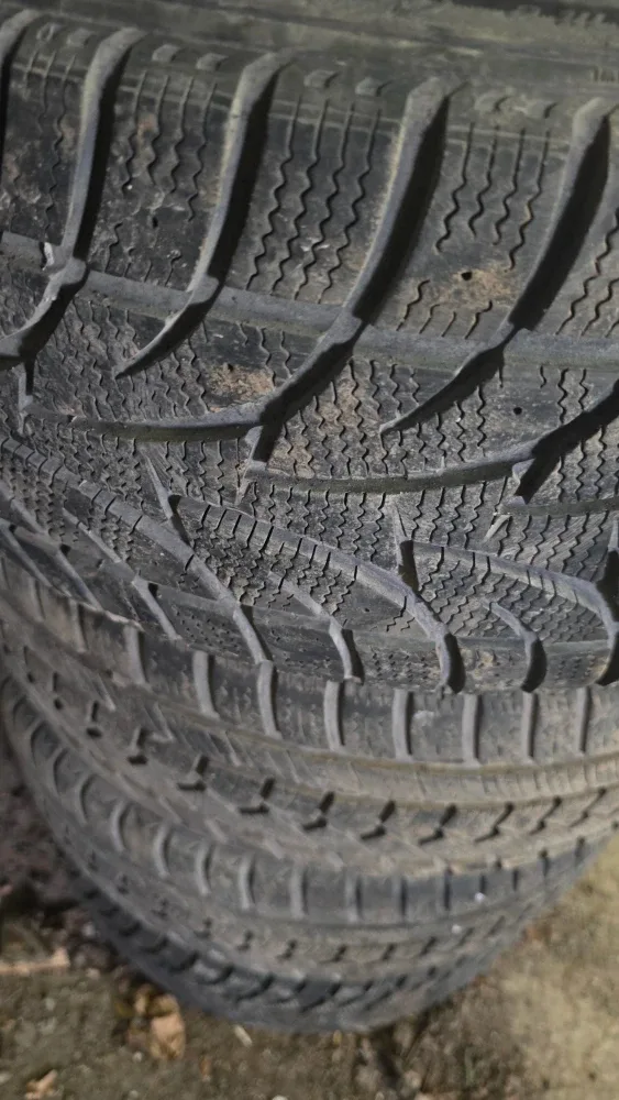 BMW Alloy Wheels & Winter Tires - 225/45R18 image indicator(7)