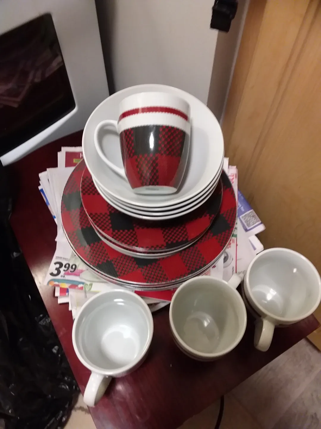 Red & Black Plaid Dinnerware Set