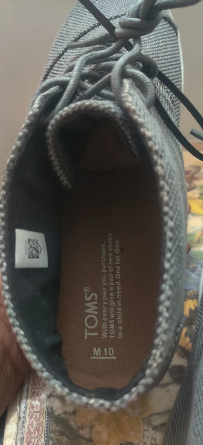 TOMS Grey Shoes - Size 10 mens image indicator(4)