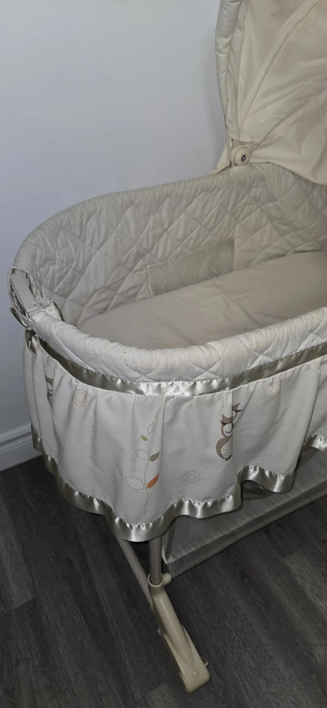 Bassinet - Used - photo 2