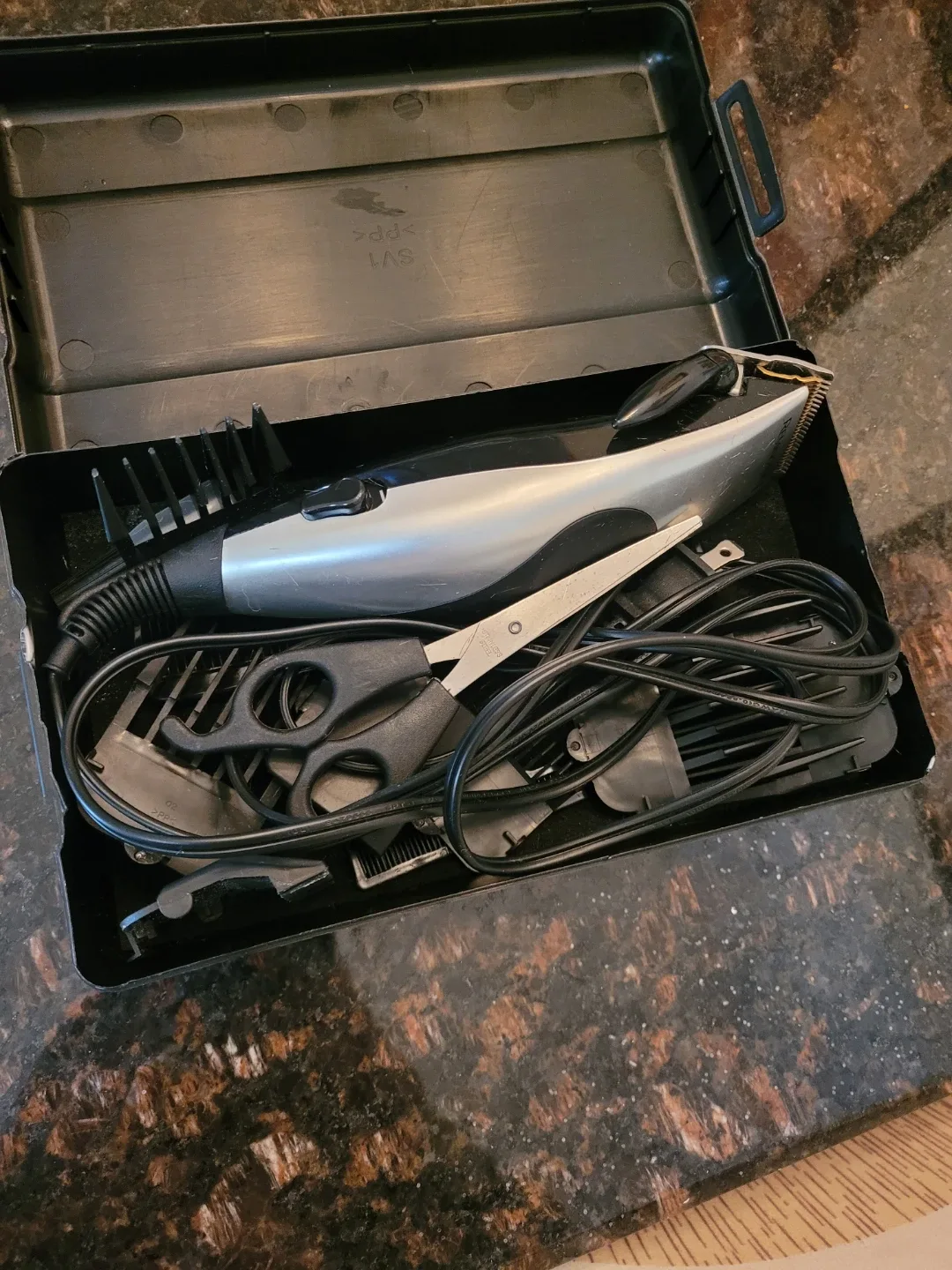 Remington Hair Clipper Set w/ Case image indicator(2)