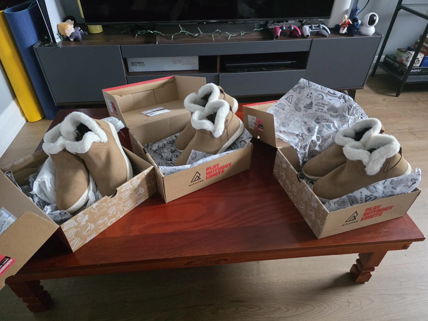 Winter Boots Women's Size 8, 9, 10 US - photo 2