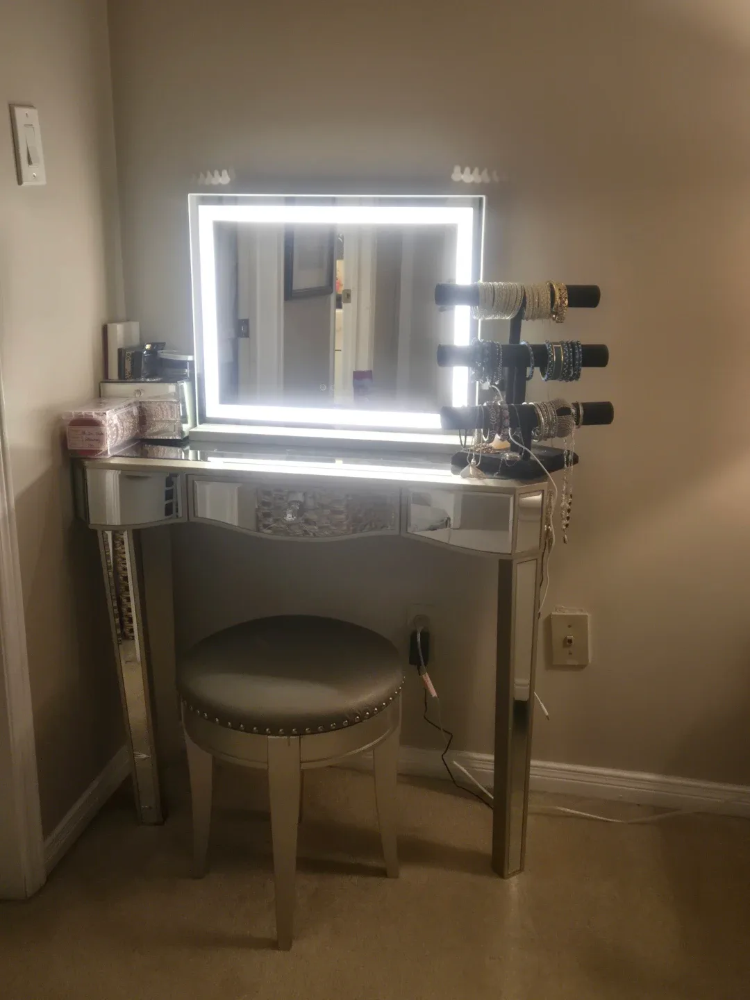 Mirrored Vanity Makeup Table