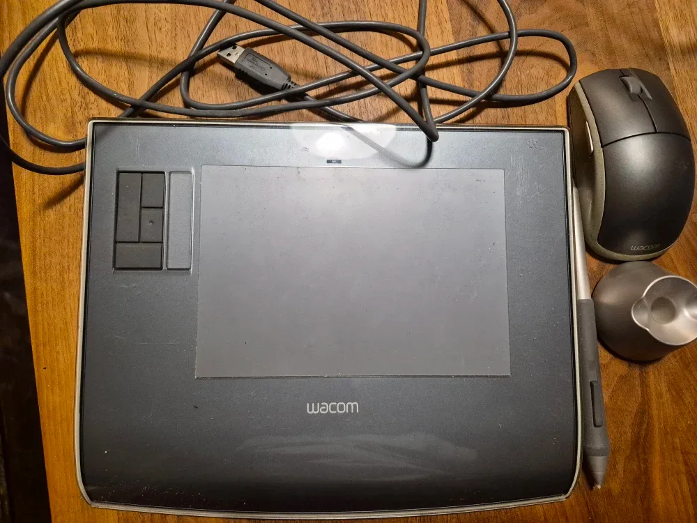 Wacom Graphics Tablet with Mouse and Pen