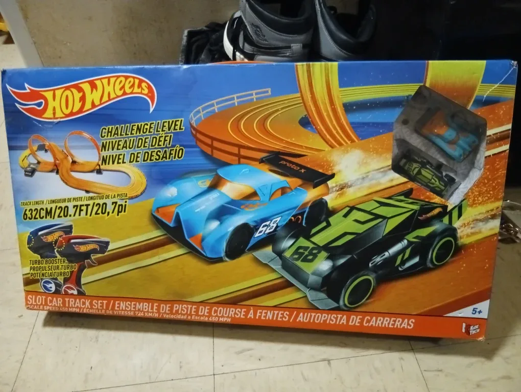 Hot Wheels Slot Car Track Set