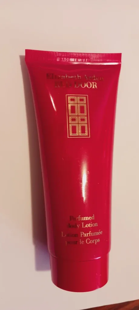 NEW !! Elizabeth Arden Red Door Body Lotion
