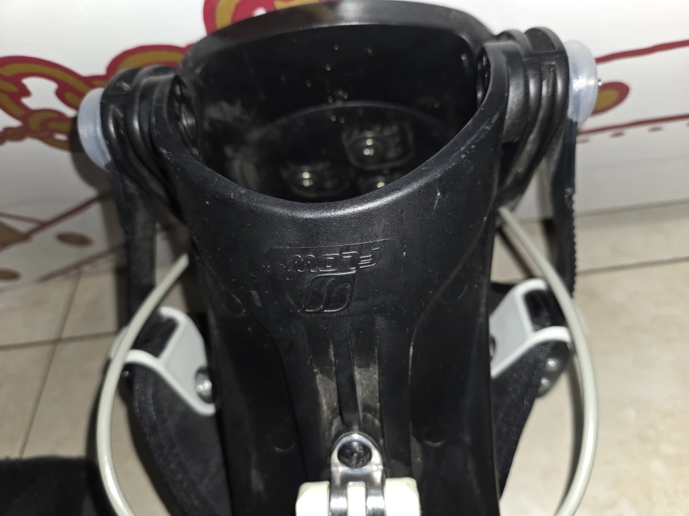 Burton 145 Snowboard with Flow Bindings - photo 5